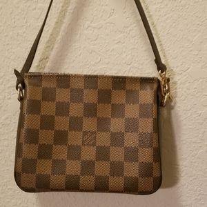 COPY - Auth lv wristlet ❤